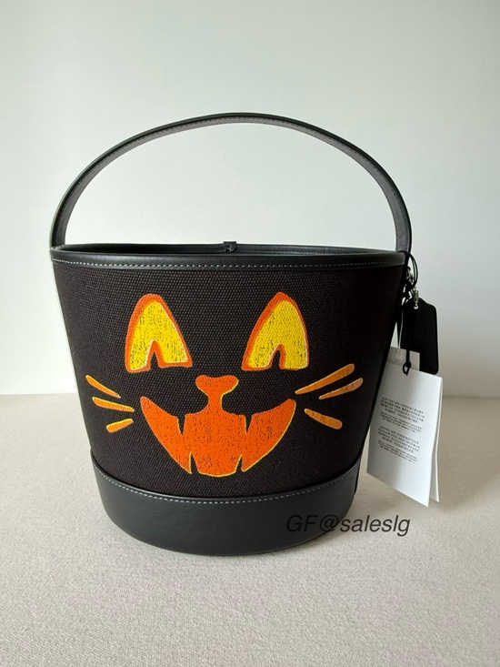 Coach Handbags - NWT Coach Trick Or Treat Bucket With Halloween Cat Black Orange CCE04